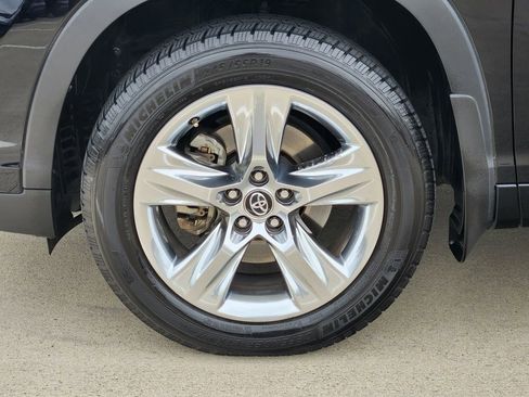 Used 2018 Toyota Highlander Limited FWD image 10