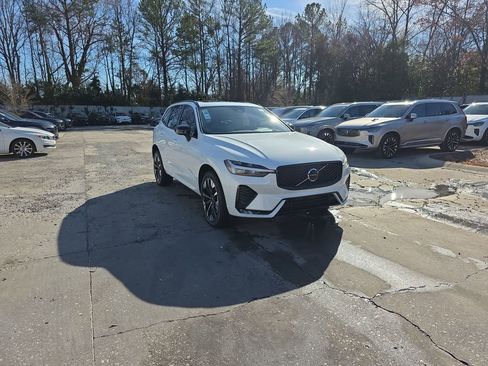 New 2026 Volvo XC60 B5 Ultra w/ Protection Package Premier image 11