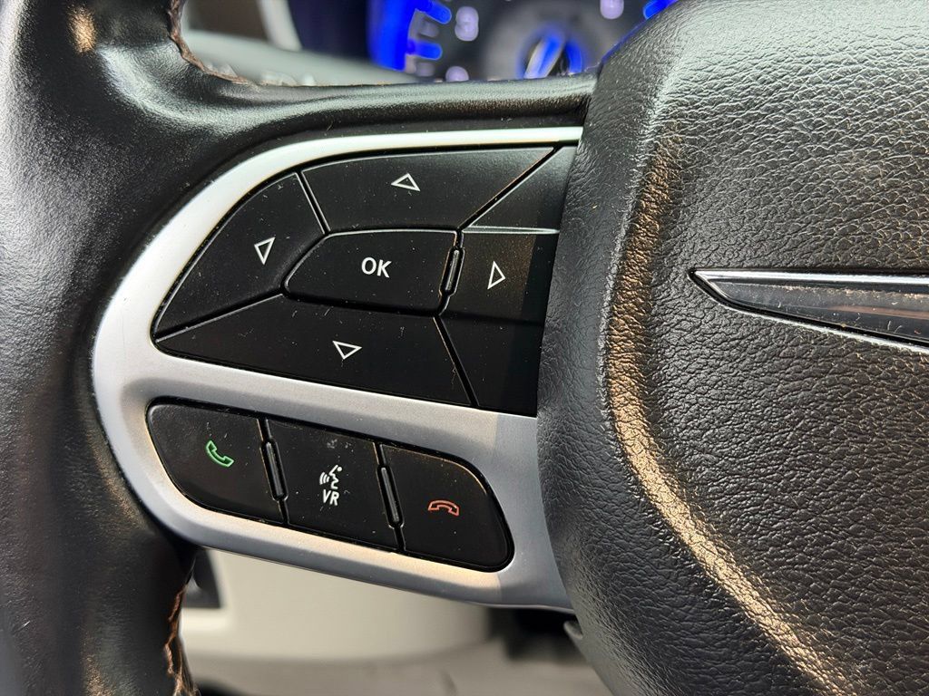 Used 2018 Chrysler Pacifica Touring-L Plus w/ Advanced Safetytec Group FWD image 29