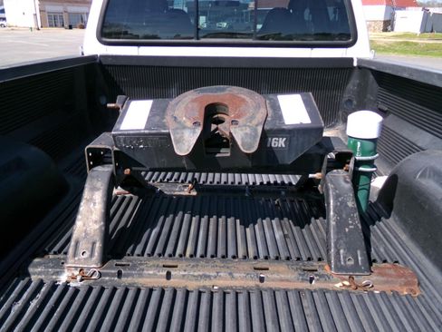 Used 2006 Ford F350 XL image 4