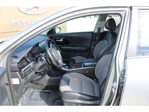 Used 2022 Kia Niro EX w/ Cold Weather Package image 10