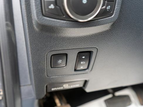 Used 2022 Ford F250 Lariat w/ Black Appearance Package image 22