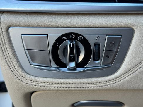 Used 2020 BMW 750i xDrive w/ Executive Package image 18