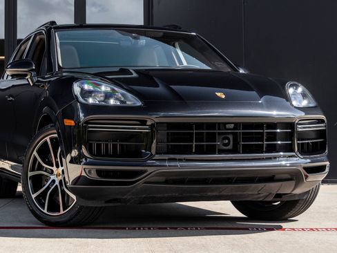 Certified 2021 Porsche Cayenne Turbo S AWD/4WD image 9