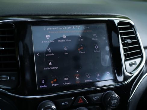 Used 2019 Jeep Grand Cherokee Limited AWD/4WD image 14