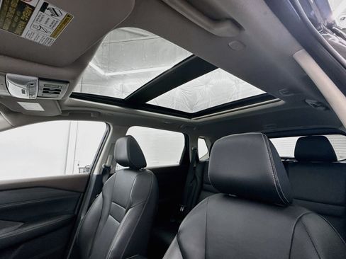 Used 2023 Nissan Rogue SL FWD image 25