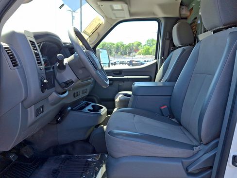 Used 2021 Nissan NV 3500 SV RWD image 3