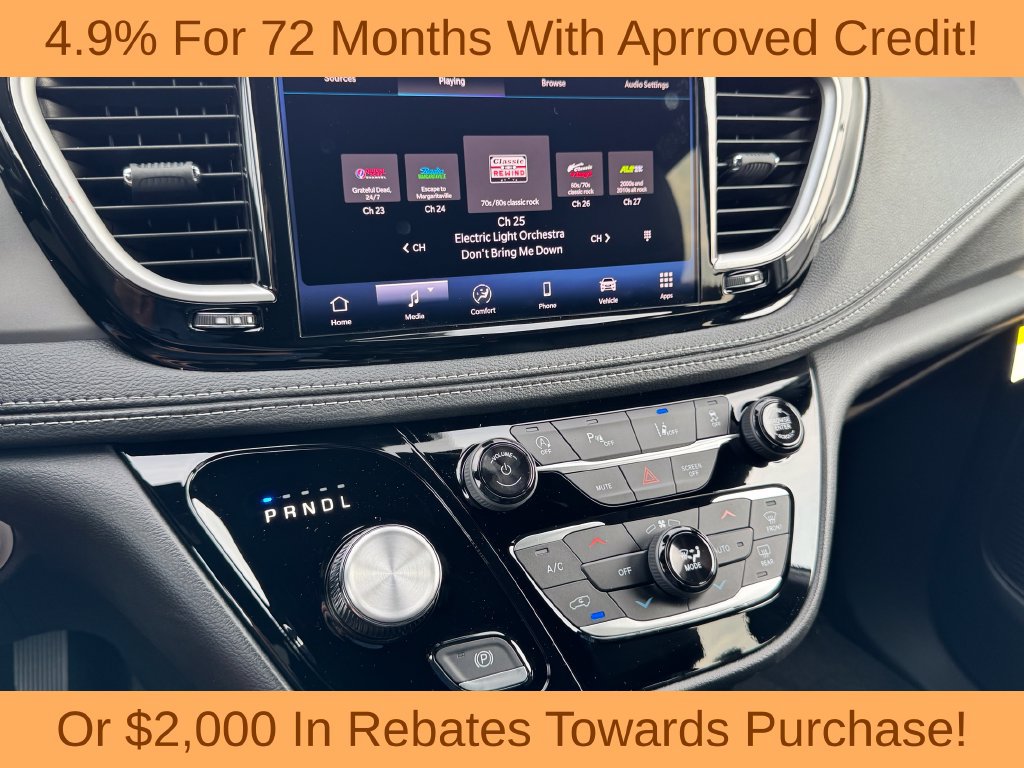 New 2027 Chrysler Pacifica Select FWD image 18
