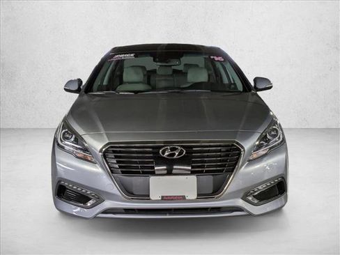 Used 2016 Hyundai Sonata Limited w/ Option Group 02 FWD image 2
