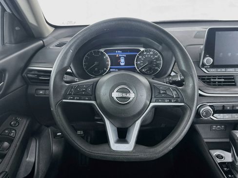 Used 2025 Nissan Altima 2.5 SV FWD image 17