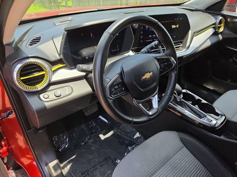 Used 2024 Chevrolet Trax LT w/ Driver Confidence Package FWD image 11