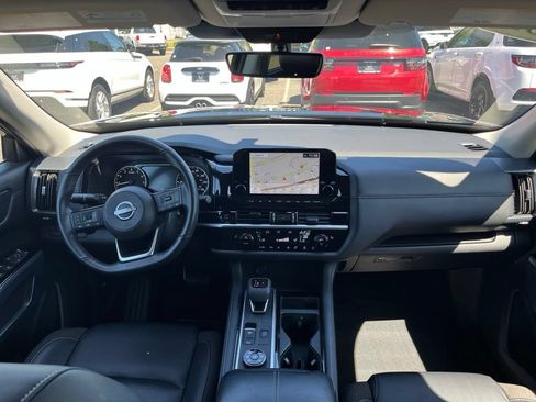 Used 2025 Nissan Pathfinder SL AWD/4WD image 22