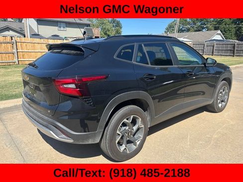 Used 2026 Chevrolet Trax LT w/ LT Convenience Package FWD image 5
