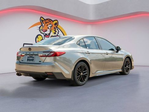 Used 2025 Toyota Camry SE w/ Convenience Package FWD image 6