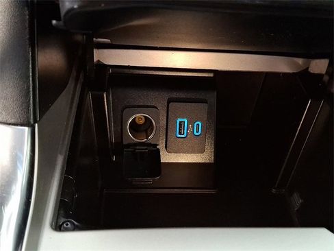 Used 2020 Ford Explorer XLT w/ Equipment Group 202A image 22