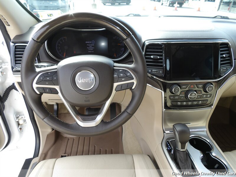 Used 2019 Jeep Grand Cherokee Overland AWD/4WD image 13