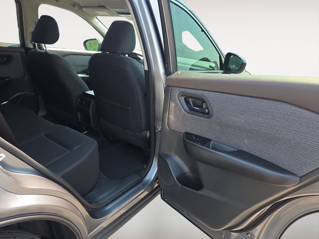 Used 2023 Nissan Rogue S AWD/4WD image 12