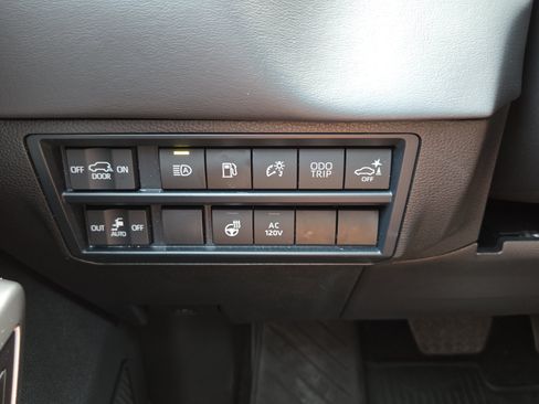 Certified 2025 Toyota Sequoia Platinum AWD/4WD image 21