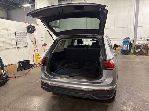 Used 2023 Volkswagen Tiguan SE image 13