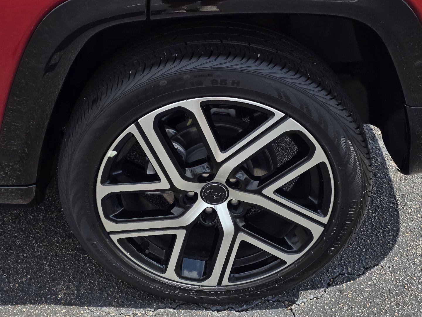 Used 2025 Jeep Grand Cherokee Altitude AWD/4WD image 32