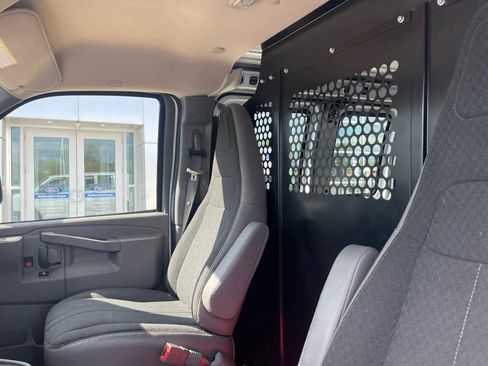Used 2024 GMC Savana 2500 w/ Driver Convenience Package image 9