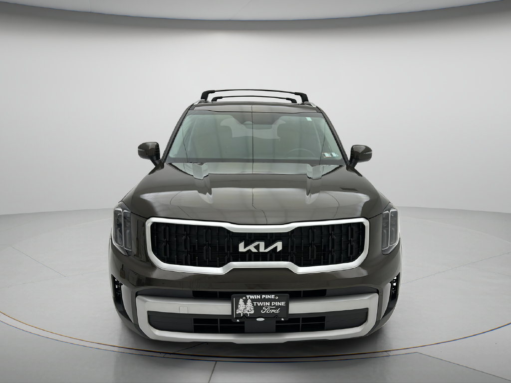 Used 2024 Kia Telluride EX w/ EX Captain's Chair Package AWD/4WD image 2