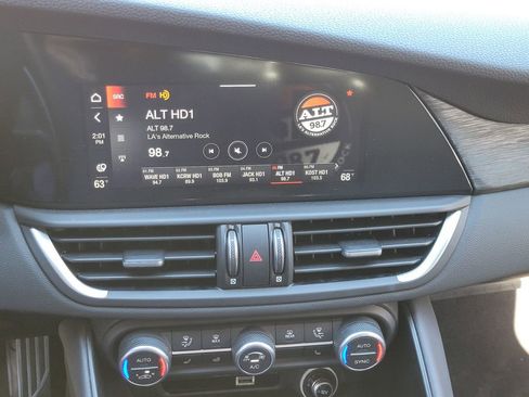 Used 2024 Alfa Romeo Giulia Sprint RWD image 9