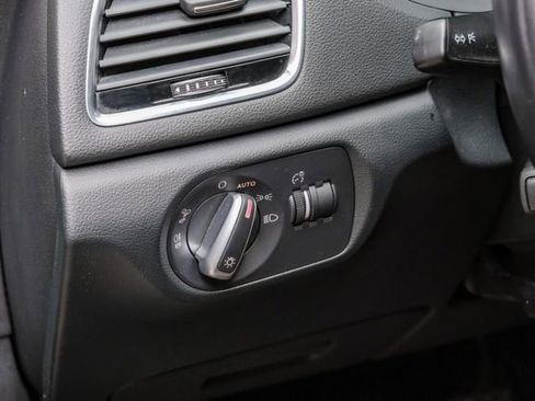 Used 2017 Audi Q3 2.0T Premium Plus w/ Premium Plus Package image 38