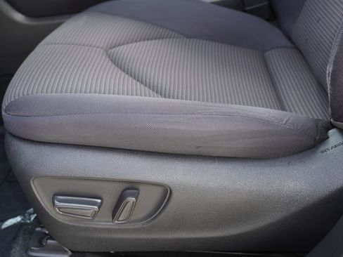 Used 2023 Toyota Highlander LE FWD image 16