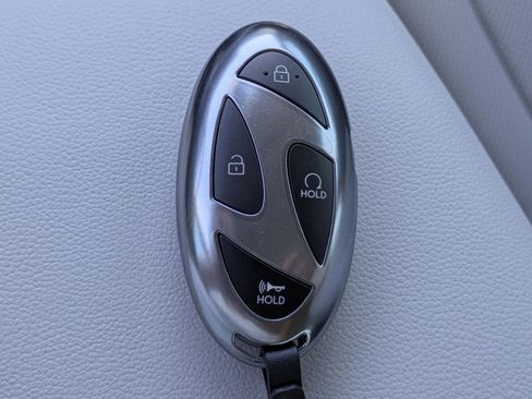 Used 2025 Hyundai Elantra Limited FWD image 25