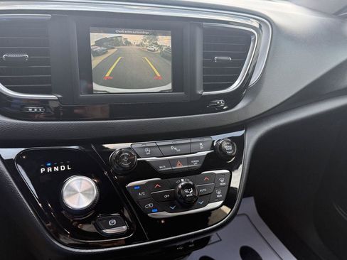 Used 2018 Chrysler Pacifica Touring Plus w/ S Appearance Package FWD image 36