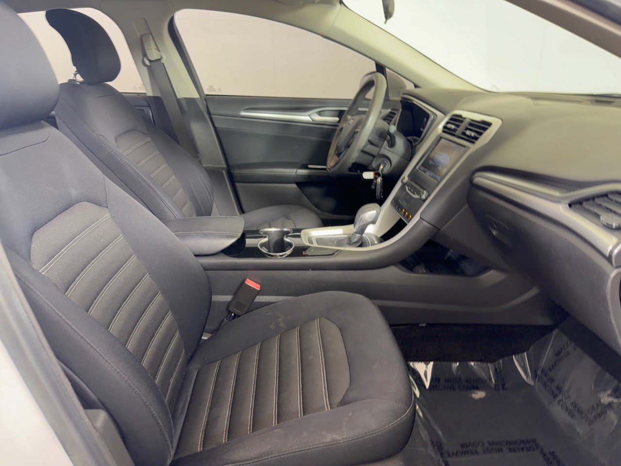Used 2014 Ford Fusion SE FWD image 30