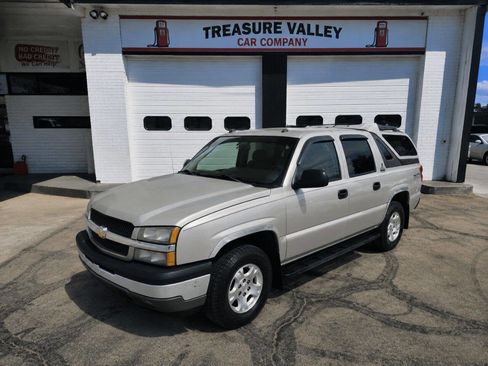 Used 2005 Chevrolet Avalanche Z71 w/ Preferred Equipment Group AWD/4WD image 1