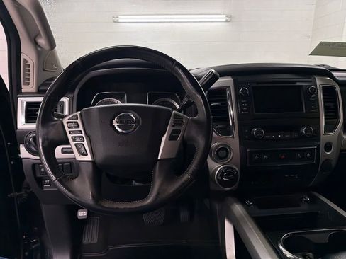 Used 2019 Nissan Titan PRO-4X w/ Pro-4x Convenience Package image 9