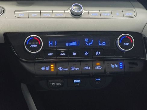 New 2025 Hyundai Elantra Limited image 21