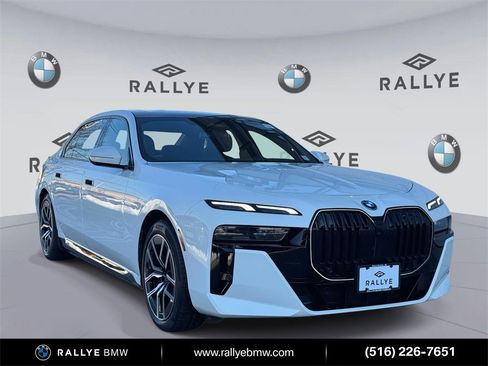 Certified 2025 BMW 750e xDrive w/ Premium Package image 1