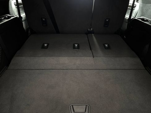 Used 2025 GMC Yukon AT4 AWD/4WD image 13