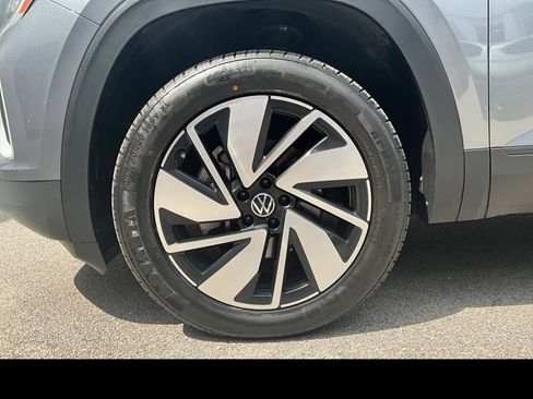 Used 2025 Volkswagen Atlas SE FWD image 14