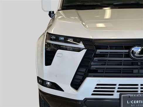 Used 2024 Lexus GX 550 image 9
