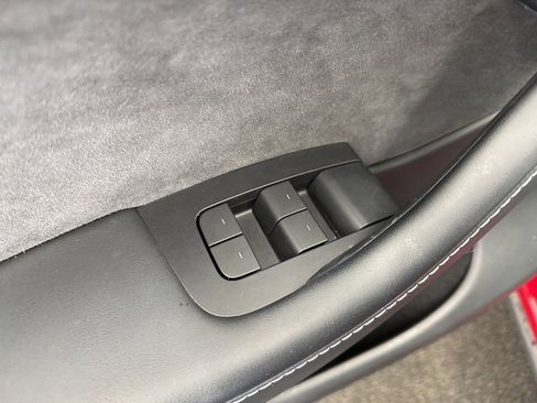 Used 2022 Tesla Model Y Long Range image 39