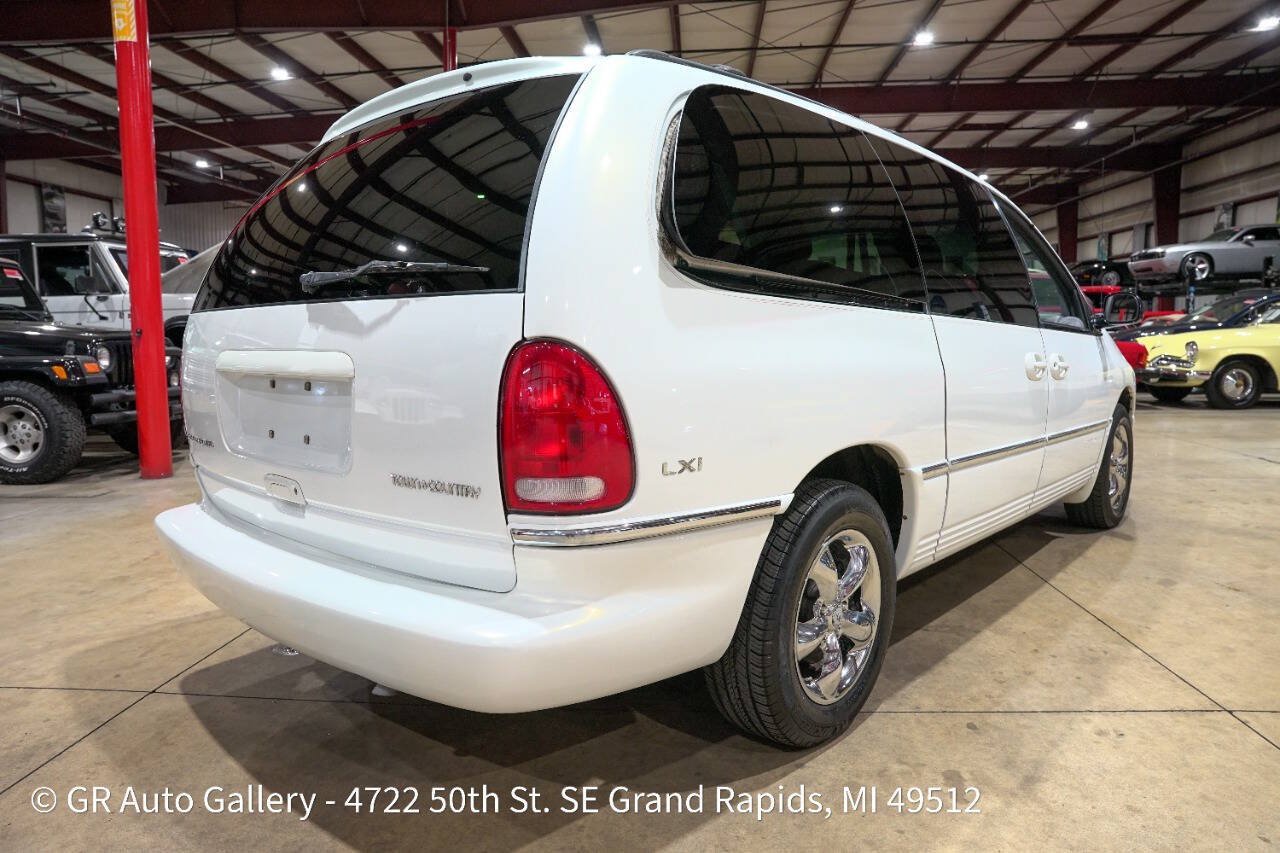Used 1997 Chrysler Town & Country LXi FWD image 8
