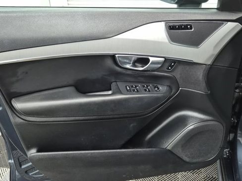 Used 2022 Volvo XC90 T5 Momentum w/ Climate Package image 18