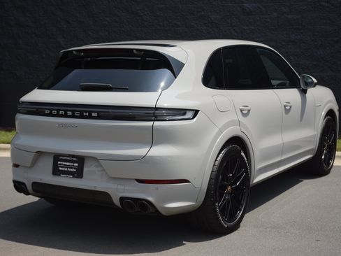 Certified 2025 Porsche Cayenne S AWD/4WD image 7