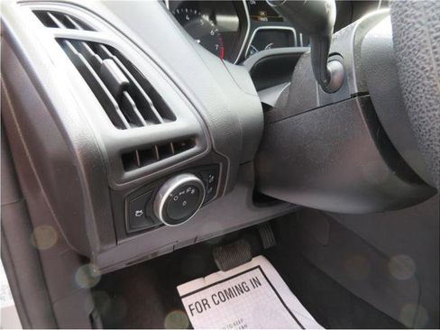 Used 2015 Ford Focus SE image 28
