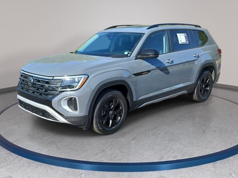 Used 2024 Volkswagen Atlas Peak Edition SE AWD/4WD image 1