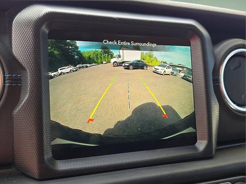 Used 2022 Jeep Wrangler Unlimited Rubicon 4xe w/ Safety Group AWD/4WD image 15