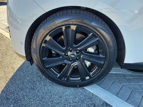 Used 2023 Land Rover Range Rover SE image 13