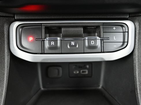 Used 2023 GMC Acadia SLT w/ Technology Package image 18