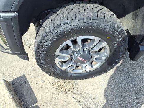 Used 2024 GMC Sierra 2500 Pro w/ Convenience Package image 6