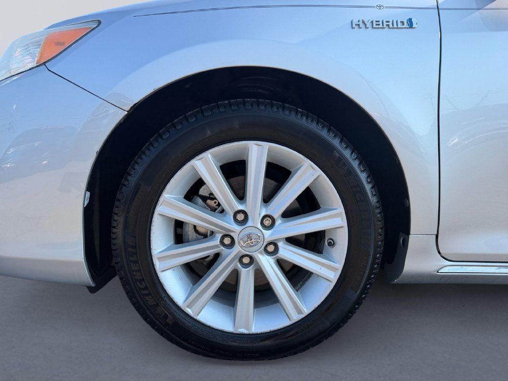 Used 2012 Toyota Camry XLE w/ Leather Pkg FWD image 9